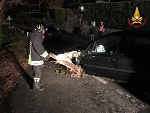Due incidenti in poco tempo a Brezzo di Bedero. Un 23enne ed un 19enne finiscono in Ospedale