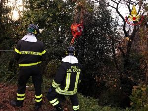Due incidenti in poco tempo a Brezzo di Bedero. Un 23enne ed un 19enne finiscono in Ospedale