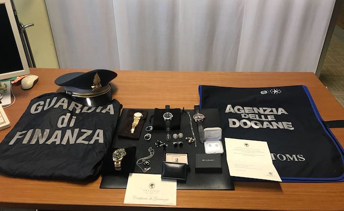 Ponte Tresa, sequestrati Rolex e gioielli per oltre 100mila euro ad un 60enne residente a Monaco