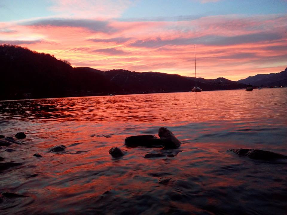 L'alba sul lago Maggiore, la foto è di Simone Riva Berni