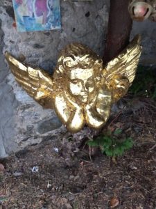 Dai ragazzi ai genitori, la storia del presepe alla stalla "Celestina" di Cremenaga