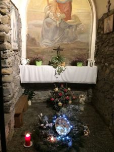 Dai ragazzi ai genitori, la storia del presepe alla stalla "Celestina" di Cremenaga