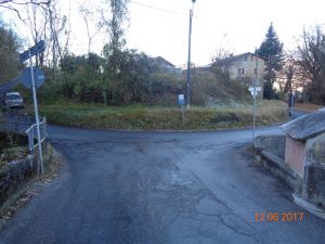 Luino, "Degrado e pericolo per i mezzi, necessario intervenire sulla strada di via Montegrino"