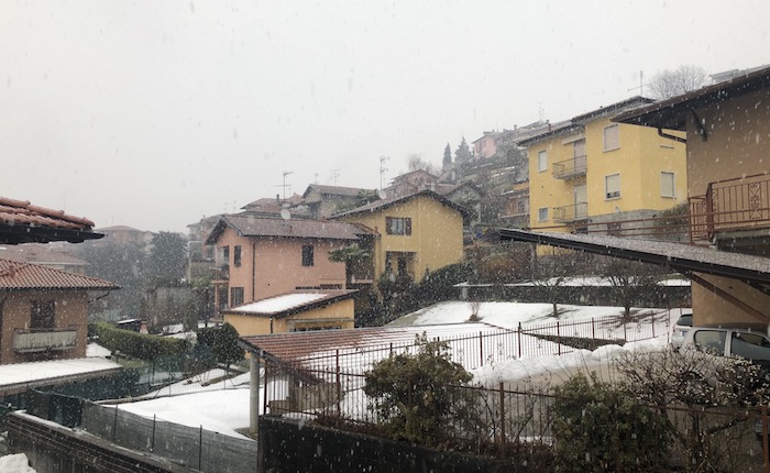 Torna la neve anche a bassa quota sull'Alto Varesotto, 30cm circa in Veddasca