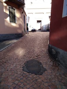 Luino, "Non solo degrado stradale ed urbano, ma anche pericolo per l'incolumità dei pedoni"
