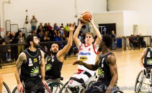 Basket in carrozzina, grande vittoria in Friuli per la Cimberio Handicap Sport Varese