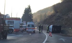 Auto si ribalta a Germignaga, 38enne in codice giallo al Pronto Soccorso