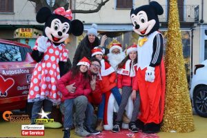 Luino, un successo la festa "Natale con noi". Donato il fuoristrada a "Valcuvia Soccorso"