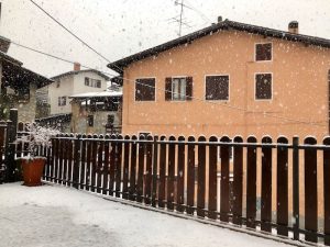 Torna la neve sulle montagne luinesi, 30cm circa in Veddasca