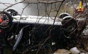 Brusimpiano, auto finisce nel lago. 45enne salvata dagli specialisti del S.A.F.