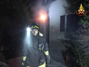 Luino, a fuoco contatori di un'abitazione. Residenti senza luce, intervengono i Vigili del Fuoco