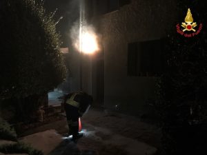 Luino, a fuoco contatori di un'abitazione. Residenti senza luce, intervengono i Vigili del Fuoco