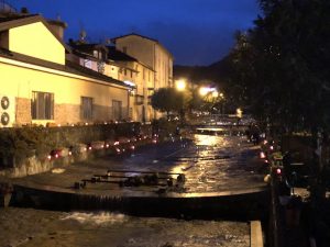 A Germignaga i vandali spengono le luci, ma accendono i cuori di tutti