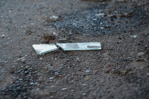 Luino, cadono calcinacci dal ponte in viale Dante. Intervengono i tecnici