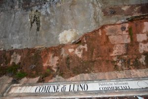 Luino, cadono calcinacci dal ponte in viale Dante. Intervengono i tecnici