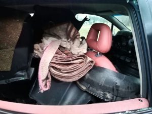 Luino, "Due auto abbandonate e vandalizzate nel parcheggio dell'area Camper"