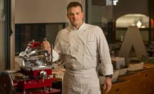 "Luinesi all'estero", Loris Meot chef in un ristorante di Gstaad