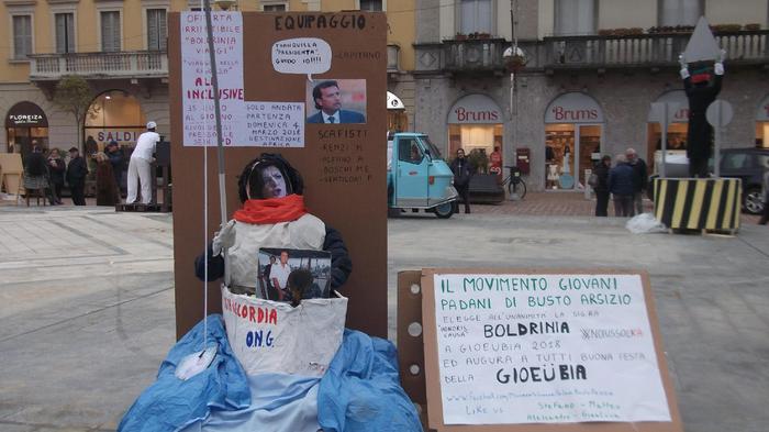++ Lega: giovani padani danno fuoco fantoccio Boldrini ++