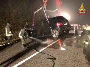 Incidente sulla provinciale, perde la vita una donna di 48 anni