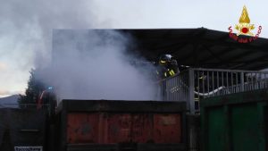 Lavena Ponte Tresa, in fiamme container nella piattaforma ecologica