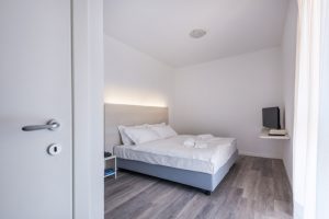 Si riaprono le porte dell'Hotel Internazionale. Petrucci: "L'amore per il lago mi ha riportato a Luino"