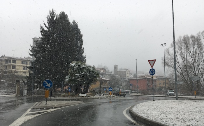 Neve e freddo gelido avvolgono l'Alto Varesotto, anche a bassa quota