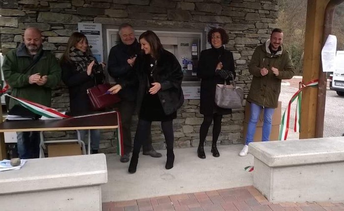 Inaugurata la casetta dell'acqua a Brissago Valtravaglia. La sindaca: 