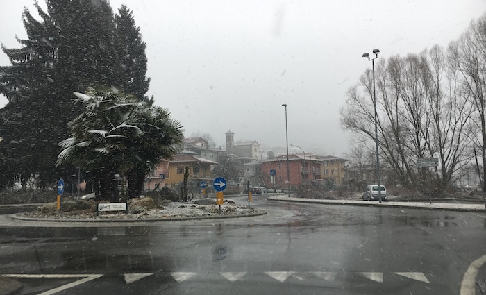 Neve e freddo gelido avvolgono l'Alto Varesotto, anche a bassa quota
