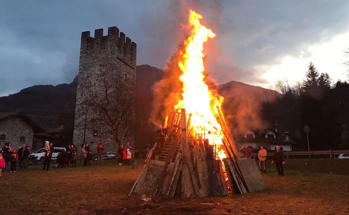Tanti partecipanti ieri alla festa patronale, la tradizione unisce la comunità di Mesenzana