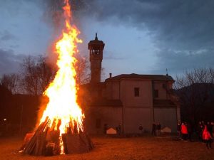 Tanti partecipanti ieri alla festa patronale, la tradizione unisce la comunità di Mesenzana
