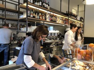 Il "nuovo" Caffè Clerici si svela ai luinesi sorprendendoli con tante novità