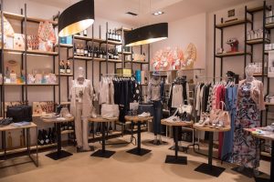 Luino, giovani commercianti insieme per promuovere le loro attività ed il "Made in Italy"