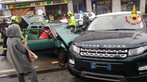 Incidente tra due auto, interviene l'elisoccorso: ferita una 28enne