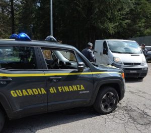 Sequestrati al confine 50kg di marijuana e 5 litri di olio di canapa