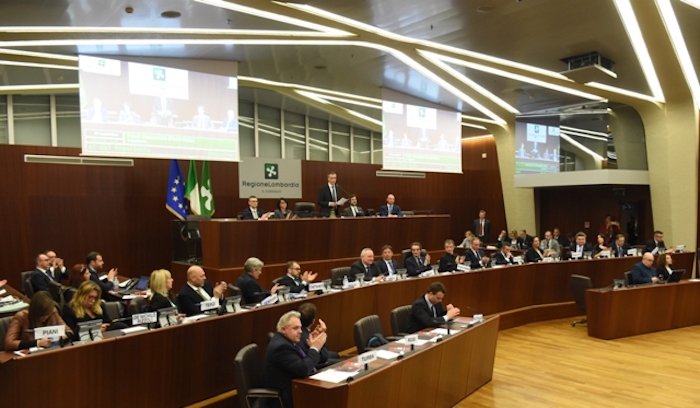 Regione Lombardia: al via l'XI legislatura, Fermi nuovo presidente del Consiglio regionale