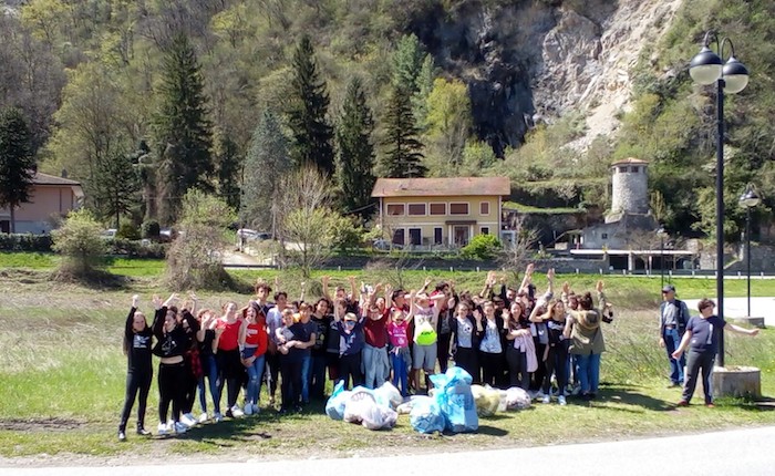 I ragazzi delle medie di Germignaga insieme per ripulire e tutelare l'ambiente
