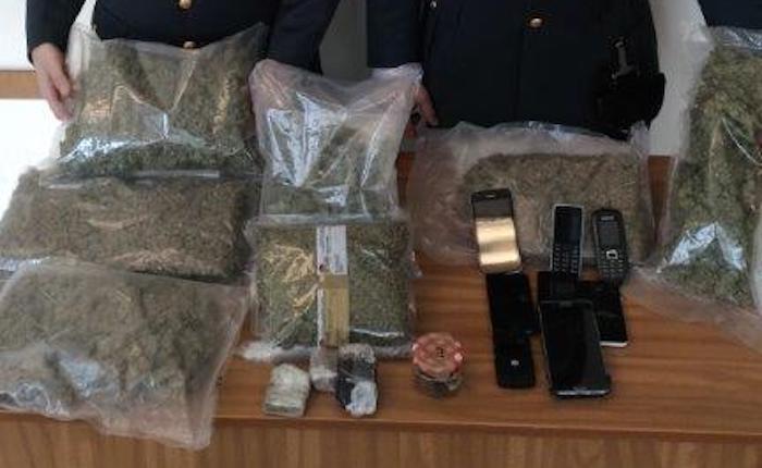 Chili di hashish e marijuana spediti da Barcelona, arrestato un luinese a Cugliate Fabiasco
