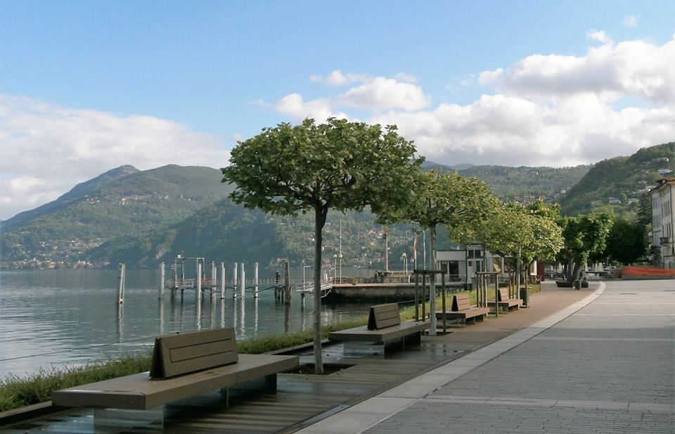 La cartolina dal lungolago di Luino, la foto è di Giovanni Saturnino