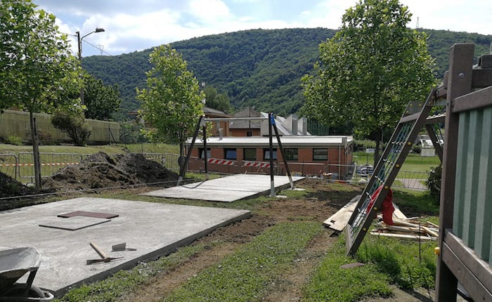 Dumenza, girotondo di solidarietà per il parco giochi Carà