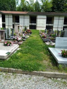 "Pessimo il degrado in cui versa il cimitero di Luino". Segnalazioni anche a Voldomino