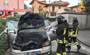 In fiamme un'auto a Germignaga