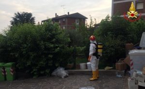 Sostanze chimiche in un prato, sul posto i vigili del fuoco. Interviene anche l'ARPA