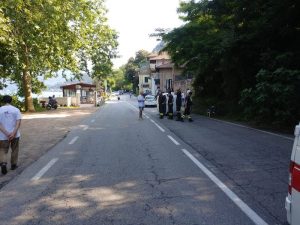 Incidente a Brusimpiano, auto si ribalta. Un 82enne finisce in Pronto Soccorso