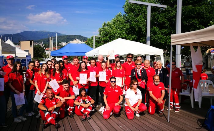 Croce Rossa di Luino, tanti giovani tra i quaranta nuovi volontari. Croce Rossa di Luino, tanti giovani tra i quaranta nuovi volontari.