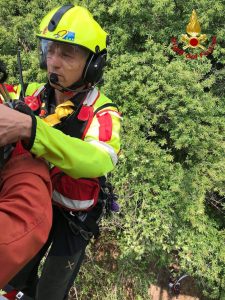 Mamma e bimbi si perdono nel bosco, salvati dall'elisoccorso