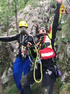 Rimangono bloccati a pochi metri dal Poncione di Ganna, escursionisti salvati dall'elisoccorso