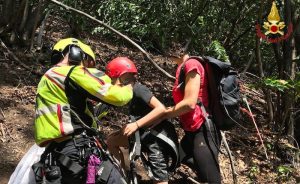 Mamma e bimbi si perdono nel bosco, salvati dall'elisoccorso