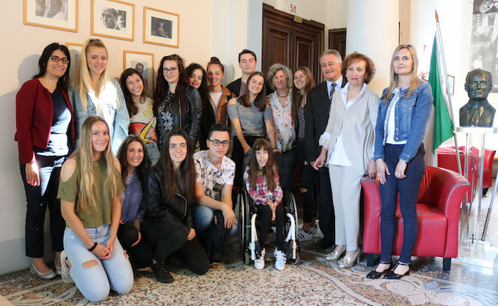 Giornata della Creatività: il Liceo di Luino si tinge di cultura, arte e musica