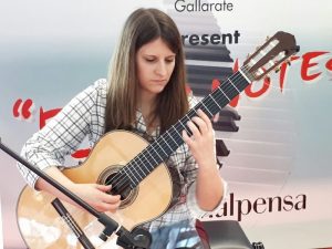 "Luinesi all'estero", Roberta Mangano a Bruxelles si divide tra insegnamento, musica e teatro