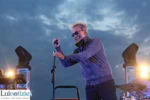 Fabio Concato delizia Luino, grande concerto in riva al lago